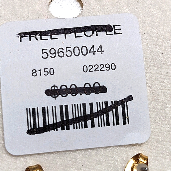 Free People NWT long dangle earrings gold tone pearls gold white - Picture 8 of 8